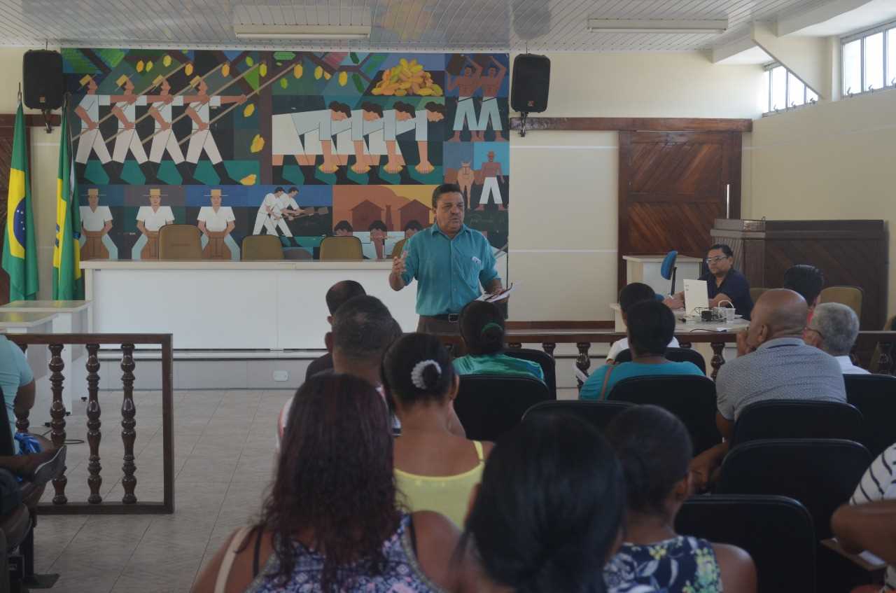 Secretaria de Agricultura se reúne com feirantes para acerto de contrato do Centro de Abastecimento